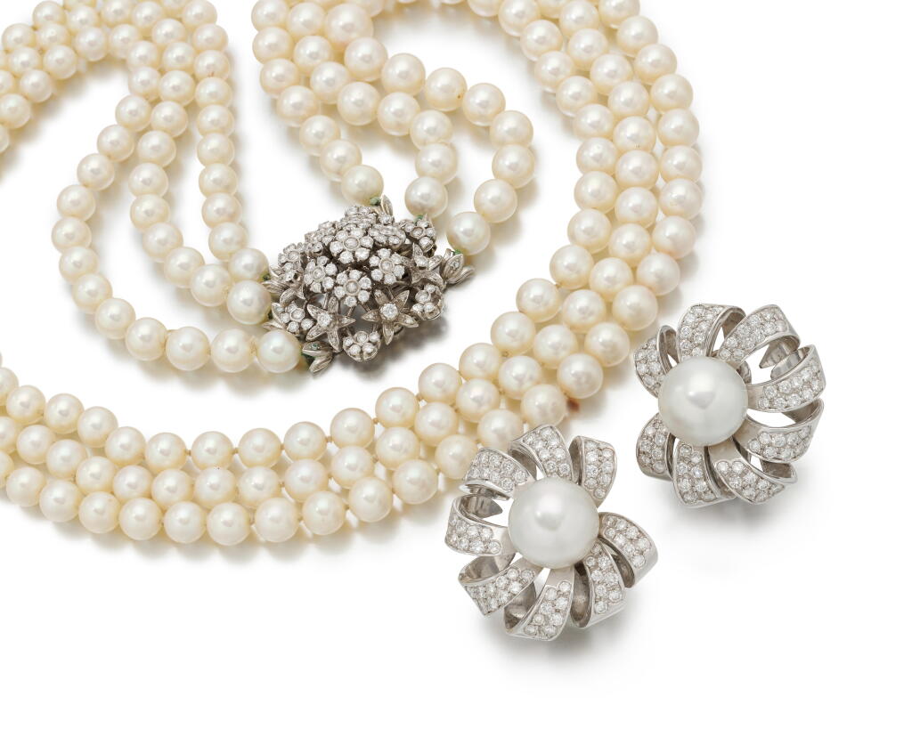 View full screen - View 1 of Lot 218. Collana e clip in perle coltivate e diamanti.
