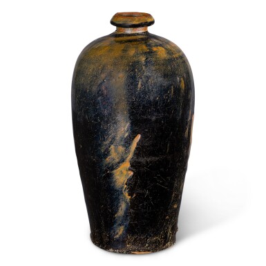 View full screen - View 1 of Lot 334. A RUSSET-SPLASHED BLACK-GLAZED MEIPING JIN DYNASTY | 金 黑釉鏽斑梅瓶.