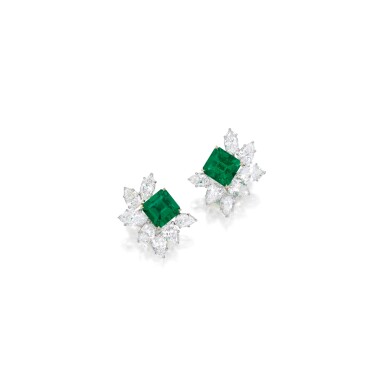 View full screen - View 1 of Lot 520. PAIR OF EMERALD AND DIAMOND EARCLIPS, HARRY WINSTON | 祖母綠配鑽石耳環一對,海瑞溫斯頓.