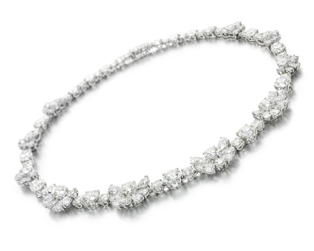 View full screen - View 1 of Lot 311. GRAFF | DIAMOND NECKLACE.