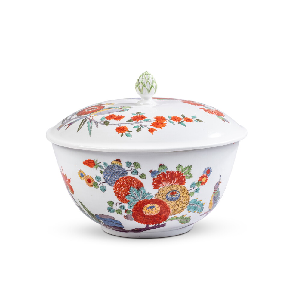 View full screen - View 1 of Lot 573. A large and rare Meissen porcelain famille-verte circular bowl and cover, circa 1730.