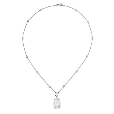 View full screen - View 1 of Lot 606. Diamond pendent necklace.