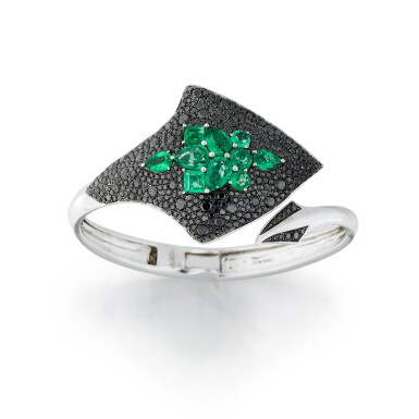 View full screen - View 1 of Lot 68. Stephen Webster | Emerald and black diamond hinge bracelet | Bracelet émeraudes et diamants noires.