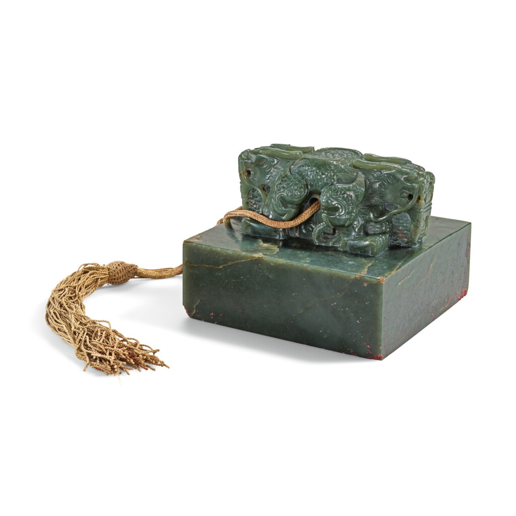 View full screen - View 1 of Lot 171. A RARE KHOTAN GREEN JADE 'DRAGON' SEAL WITH THE POSTHUMOUS TITLE OF THE EMPRESS RENXIAO, QING DYNASTY, JIAQING PERIOD | 清嘉慶 碧玉交龍鈕仁孝皇后尊諡寶璽.