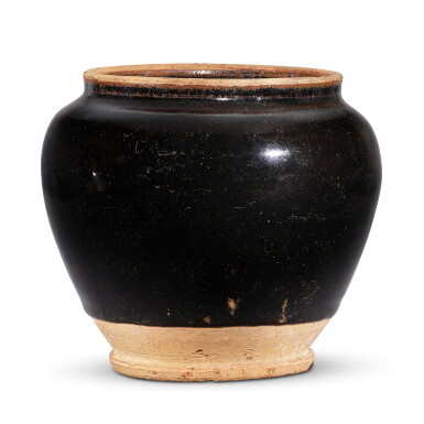 View full screen - View 1 of Lot 322. A black-glazed jar, Song dynasty 宋 黑釉罐.