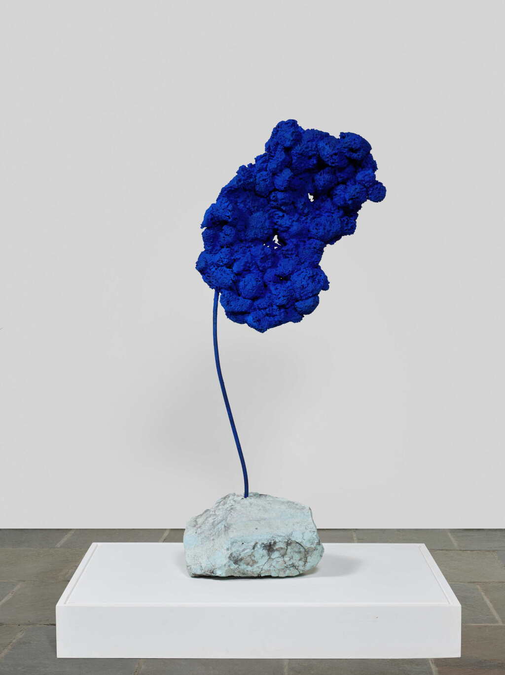 View full screen - View 1 of Lot 116. Sculpture éponge bleue sans titre (SE 167).