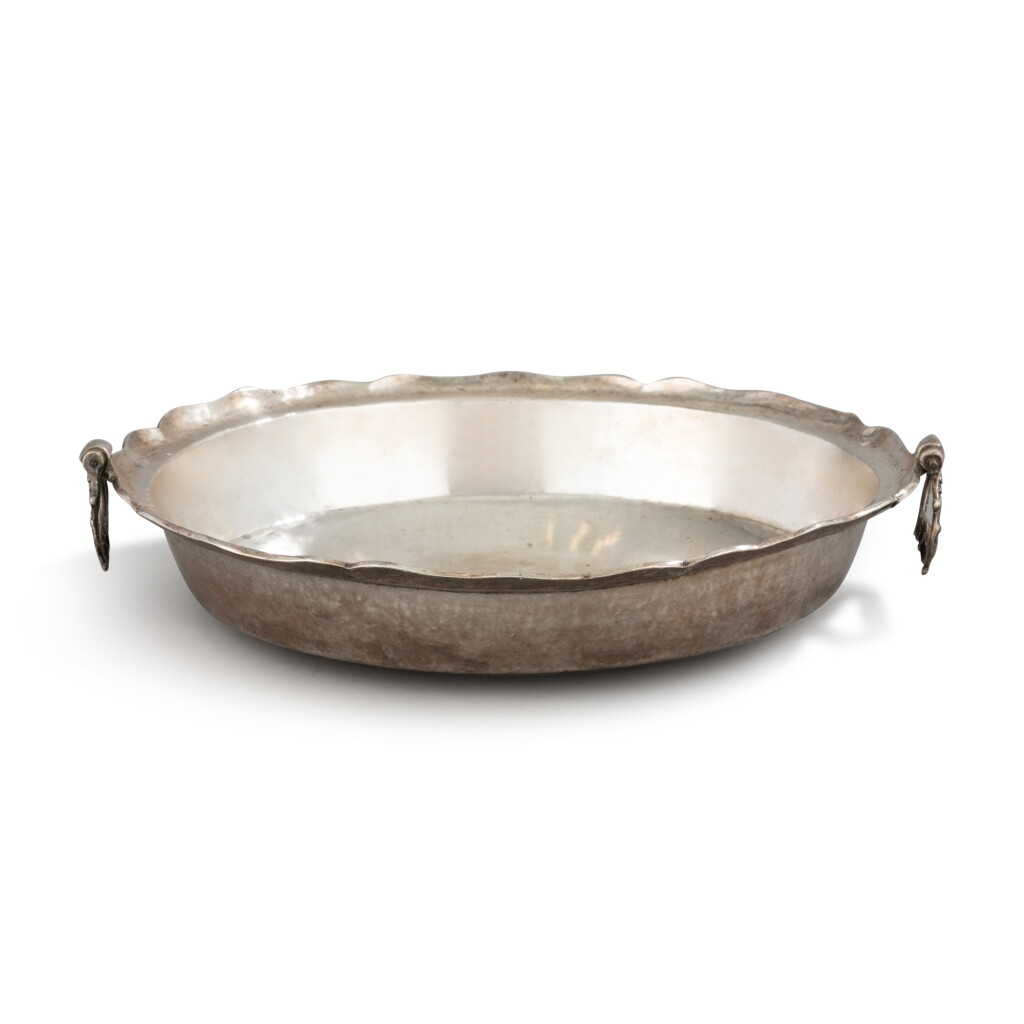 View full screen - View 1 of Lot 302. A South-American silver two-handled circular deep dish, unmarked, probably circa 1820 | Plat creux à deux anses en argent, non poinçonné, probablement Amérique du Sud, probablement vers 1820.