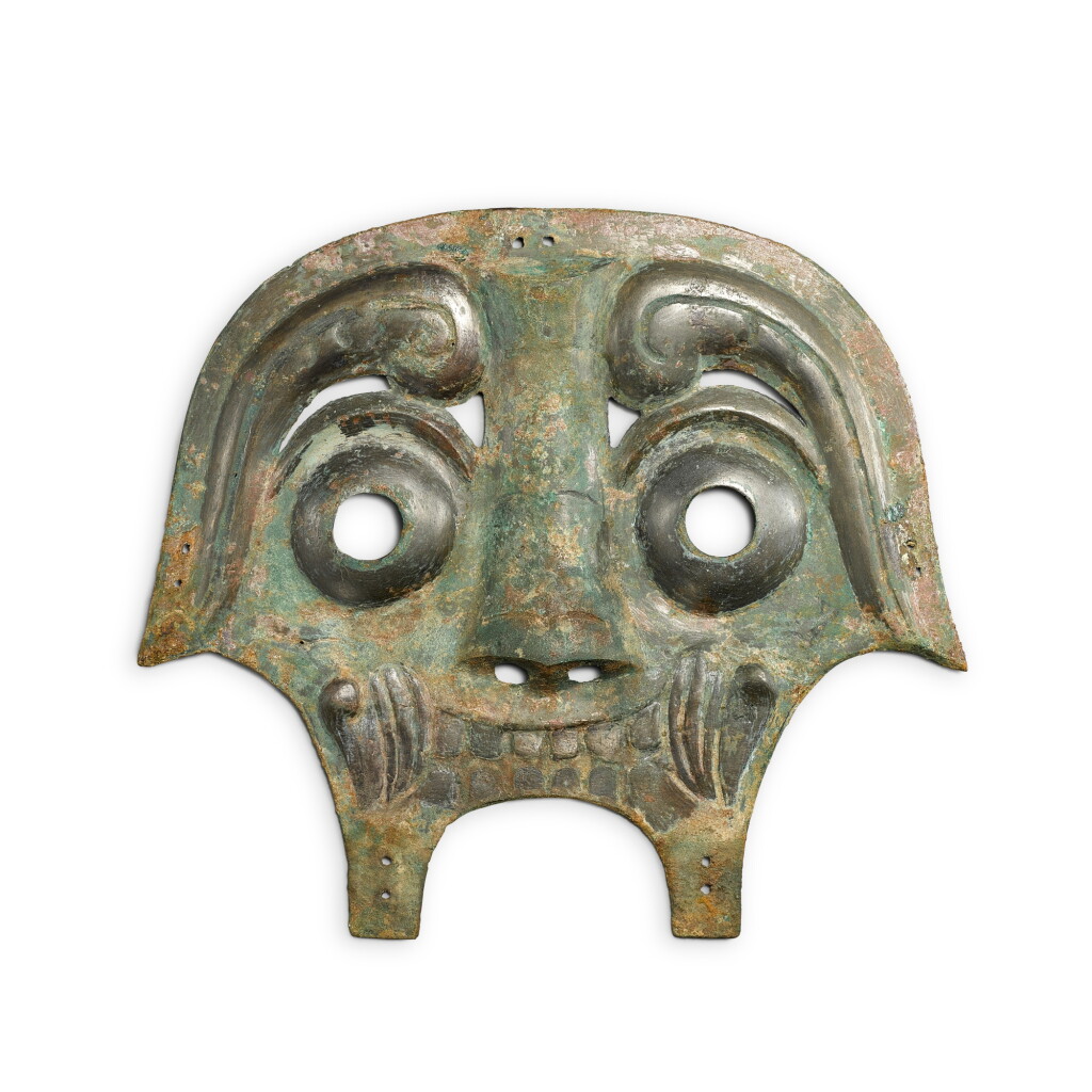 View full screen - View 1 of Lot 501. A bronze mask, Western Zhou dynasty 西周 青銅面具.