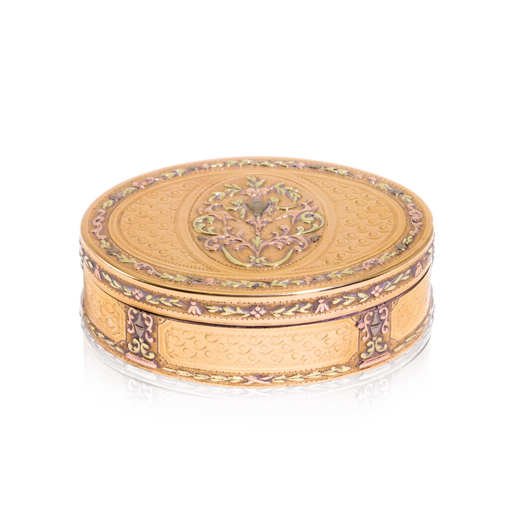 View full screen - View 1 of Lot 313. A three-colour gold snuff box, probably Paris, 1780-82.