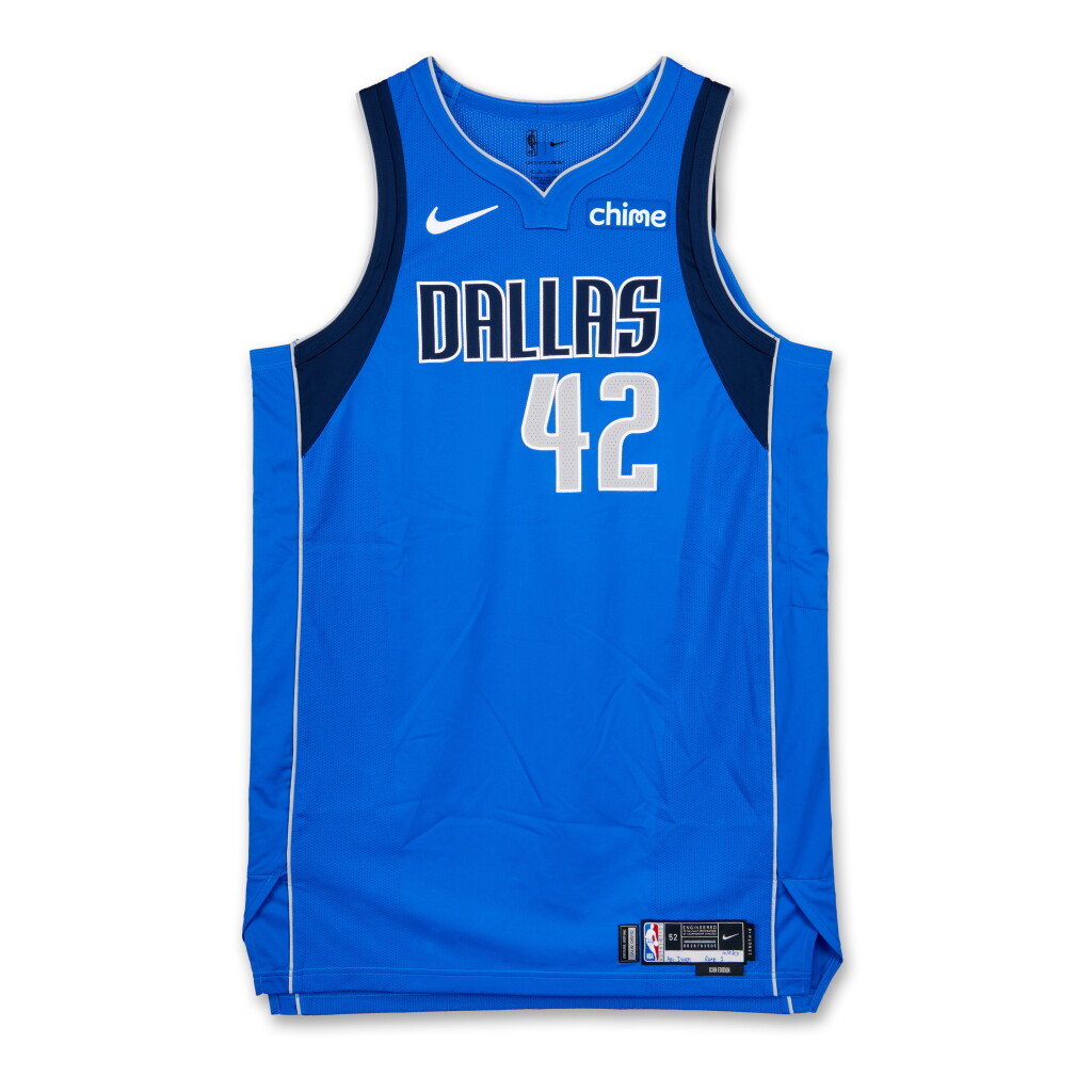 Voir en plein écran - Voir 1 du lot 28. Maxi Kleber Dallas Mavericks 2023-2024 Game Worn Icon Edition Jersey .