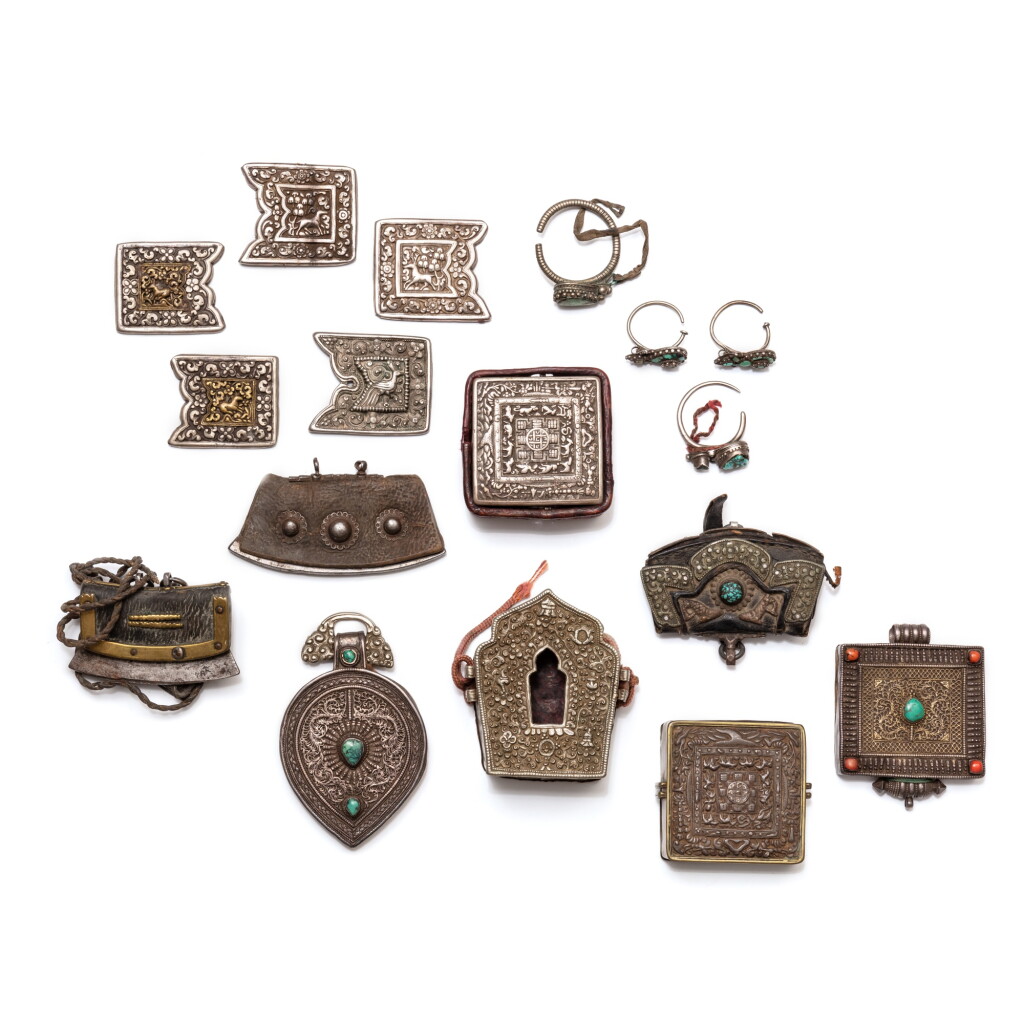 View full screen - View 1 of Lot 44. A study collection of 'Gau' reliquaries, silver plaques and accessories, Tibet and other Himalayan regions, 16th - 20th century | 西藏及喜馬拉雅其他地區 十六至二十世紀 銀牌及嘎烏擺件一組二十二件.