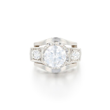 View full screen - View 1 of Lot 735. Bague diamants | Diamond ring.