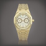 Royal Oak 'the owl', reference 25572BA Montre bracelet en or jaune avec jour et date | Yellow gold wristwatch with day, date and bracelet Vers 1985 | Circa 1985