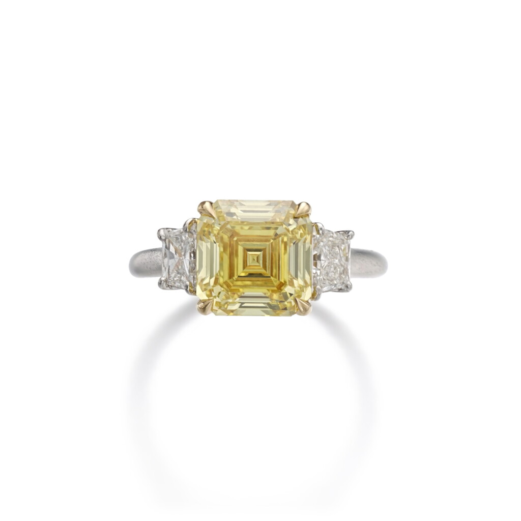View full screen - View 1 of Lot 299. Fancy vivid yellow diamond ring | 艷彩黃色鑽石戒指.