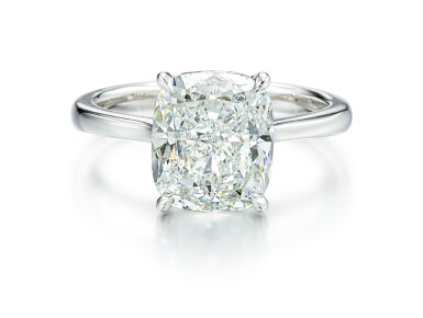 View full screen - View 1 of Lot 9126. DIAMOND RING | 5.01卡拉 古墊形 E色 VVS2淨度 鑚石 戒指.