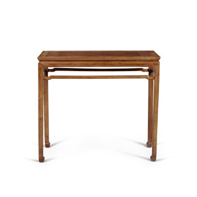 View full screen - View 1 of Lot 699. A 'huanghuali' and 'huali' corner-leg table (Banzhuo), Late Qing dynasty | 清末 黃花梨拼花梨木有束腰羅鍋棖馬蹄足半桌.