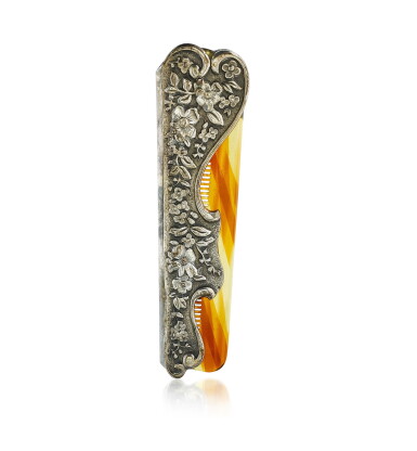View full screen - View 1 of Lot 31. Peigne pliable corne et argent | Silver and horn folding comb.