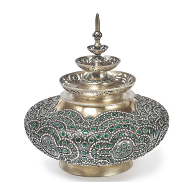 View full screen - View 1 of Lot 1829. AN AMERICAN SILVER-GILT AND ENAMEL BOWL AND COVER, DESIGNED BY PAULDING FARNHAM, TIFFANY & CO., NEW YORK, CIRCA 1900.
