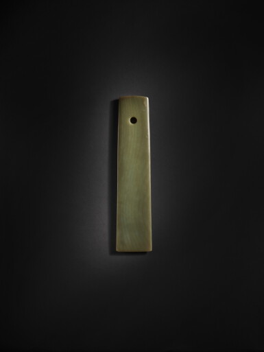 View full screen - View 1 of Lot 205. An archaic green jade ceremonial blade (Gui), Shang dynasty | 商 玉圭.