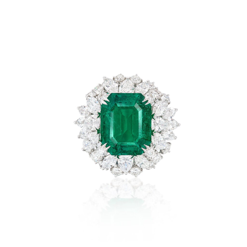 View full screen - View 1 of Lot 1839. Emerald and Diamond Ring | 10.80克拉「哥倫比亞」祖母綠 配 鑽石 戒指.