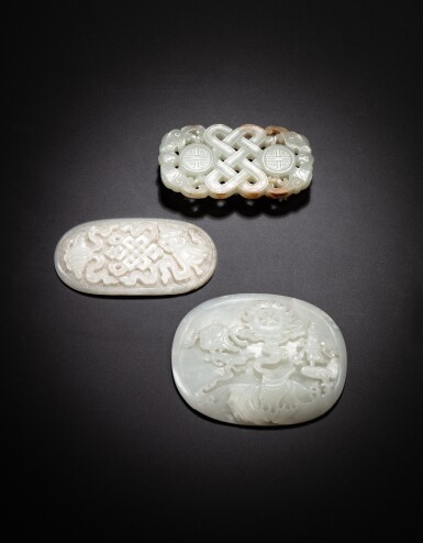 View full screen - View 1 of Lot 87. Three green jade oval plaques, Qing dynasty, 19th century | 清十九世紀 青白玉牌飾一組三件.