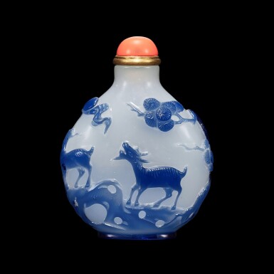 View full screen - View 1 of Lot 1033. A blue overlay glass 'sanyang' snuff bottle, Yangzhou school, Qing dynasty, 19th century | 清十九世紀 揚州作涅白地套藍料三羊開泰鼻煙壺.