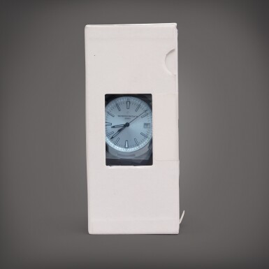 View full screen - View 1 of Lot 627. Reference 4500V/110A-B126 Overseas | A sealed stainless steel automatic wristwatch with date and bracelet, Circa 2022.