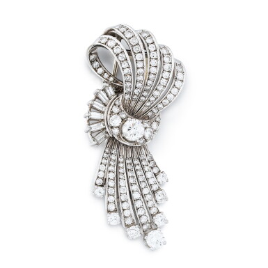 View full screen - View 1 of Lot 742. Broche diamants | Diamond brooch.