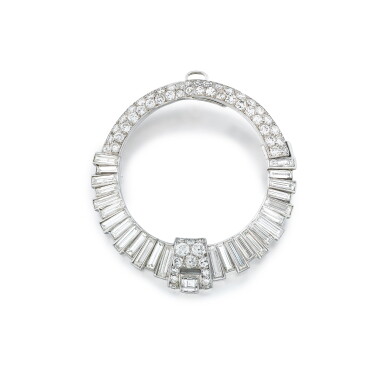View full screen - View 1 of Lot 210. Broche platine et diamants | Platinum and diamond brooch.