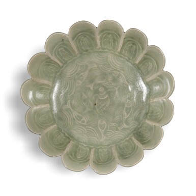 View full screen - View 1 of Lot 725. A rare molded 'Yaozhou' celadon-glazed 'fish' foliate bowl, Northern Song dynasty | 北宋 耀州窰青釉印魚水紋菊花式盌.