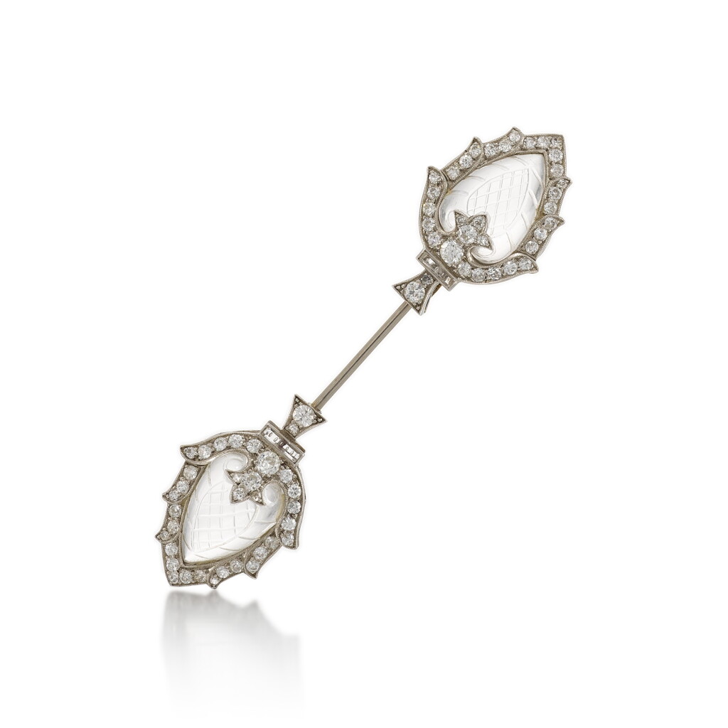 Voir en plein écran - Voir 1 du lot 227. A rock crystal and diamond jabot brooch, circa 1925.