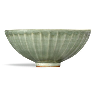 View full screen - View 1 of Lot 363. A 'LONGQUAN' CELADON 'LOTUS' BOWL, SONG DYNASTY | 宋 龍泉窰青釉蓮瓣紋盌.