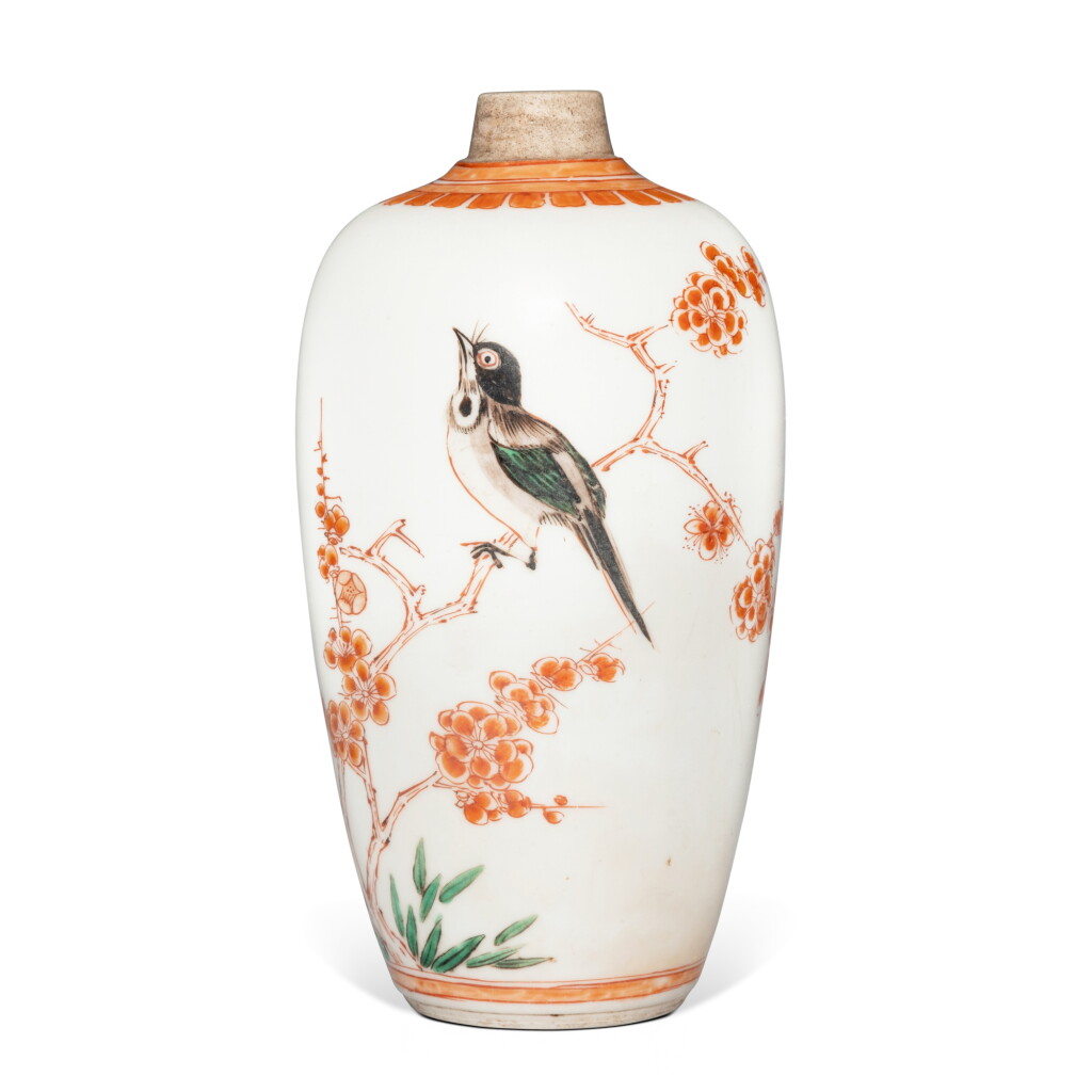 View full screen - View 1 of Lot 818. An inscribed famille-verte 'magpie and prunus' ovoid vase, Qing dynasty, Kangxi period | 清康熙 五彩喜上眉梢圖詩文罐.