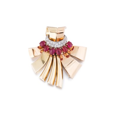 View full screen - View 1 of Lot 64. Broche rubis et diamants | Ruby and diamond brooch.