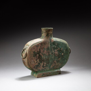 View full screen - View 1 of Lot 102. A bronze flask, bianhu Late Warring States period | 戰國晚期 青銅雙活環耳扁壺.