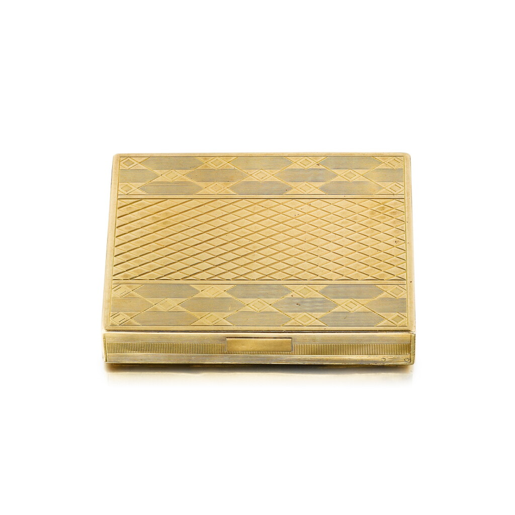 View full screen - View 1 of Lot 302. Van Cleef & Arpels | Poudrier or | Gold powder compact.