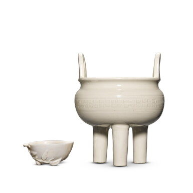 View full screen - View 1 of Lot 328. A 'Dehua' tripod censer, 17th century | 十七世紀 德化白瓷鼎式爐 及 德化白瓷桃式洗 一組兩件.