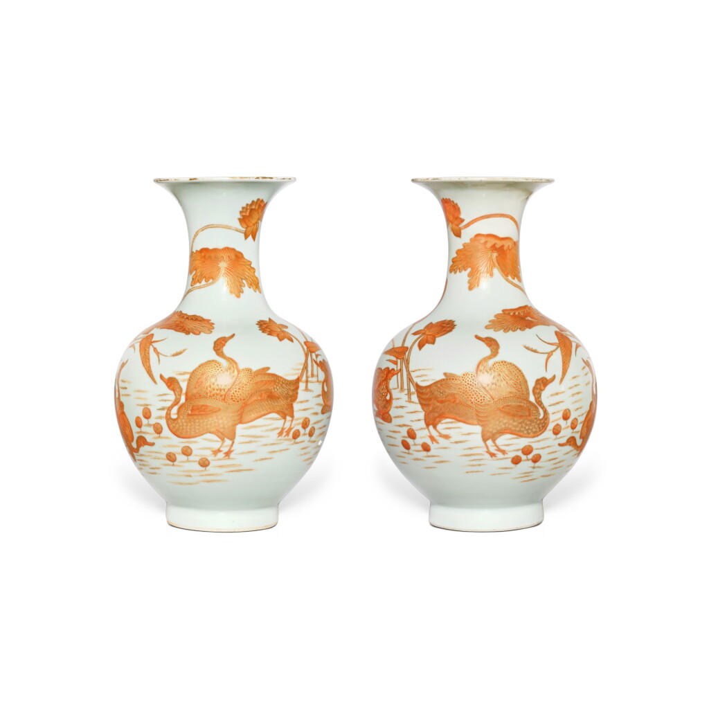 View full screen - View 1 of Lot 905. A pair of gilt-decorated iron-red 'geese and lotus' vases, Republic period | 民國 礬紅描金瑞鵝戲水圖瓶一對 《居仁堂製》款 .