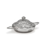 A silver covered ecuelle, Laurent Dauvergne, Avignon, vers 1765-1775 | Ecuelle couverte en argent par Laurent Dauvergne, Avignon, vers 1765-1775