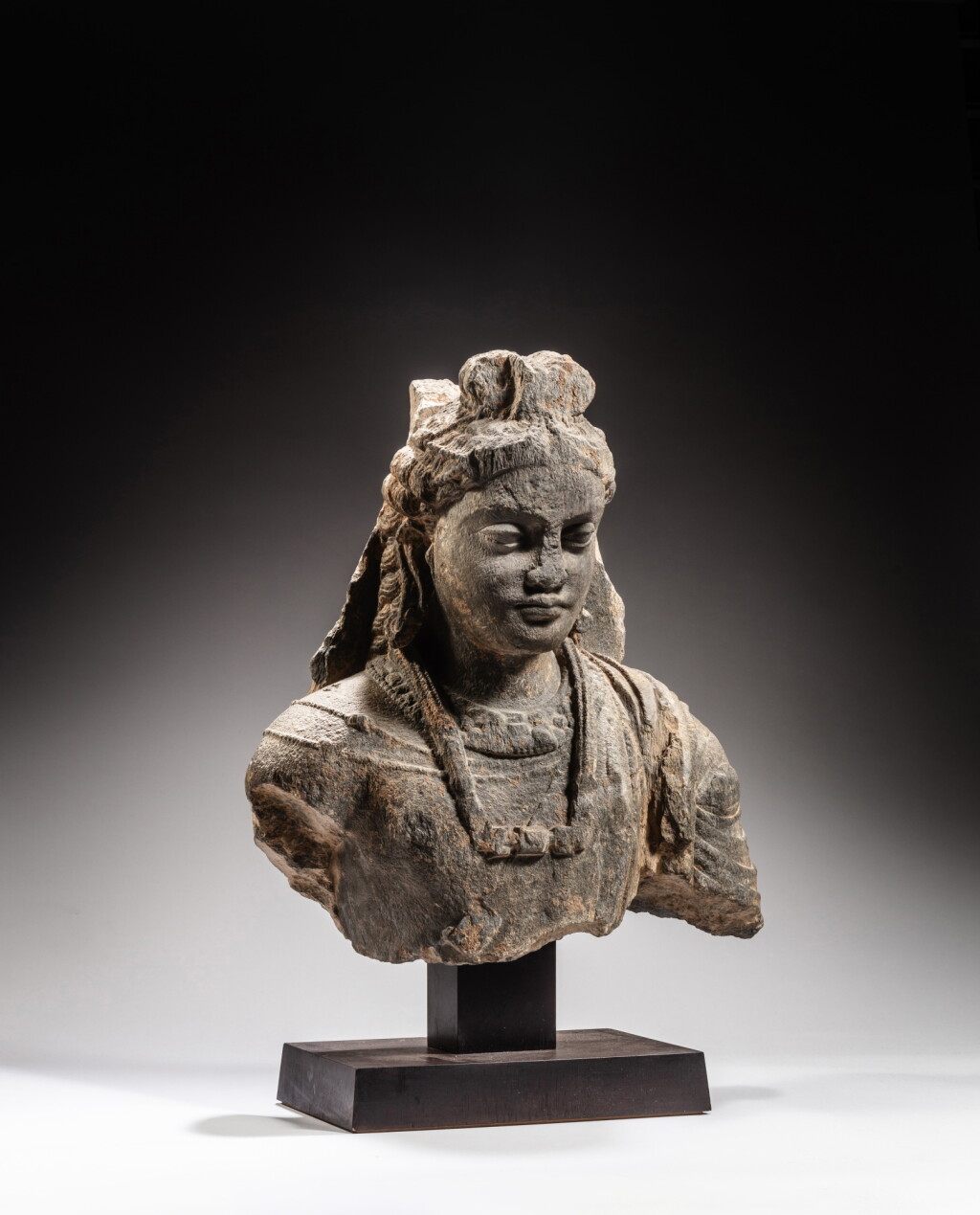 View full screen - View 1 of Lot 74. A large grey schist bust of a Bodhisattva, Ancient region of Gandhara, 3rd / 4th century | 犍陀羅 三 / 四世紀 灰片岩雕菩薩半身像.