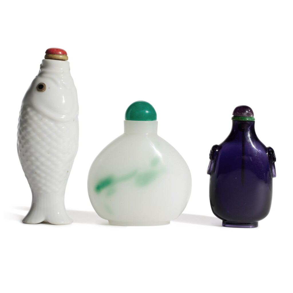 View full screen - View 1 of Lot 599. Three snuff bottles, Qing dynasty | 清 鼻煙壺一組三件.