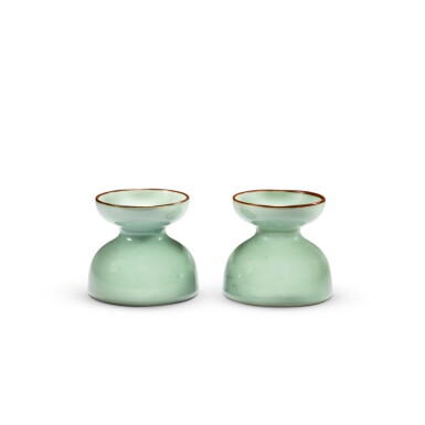 View full screen - View 1 of Lot 235. Two Guan-type brush washers, Qing dynasty, 18th - 19th century | 清十八至十九世紀 仿官釉洗一組兩件《敬畏堂製》款.