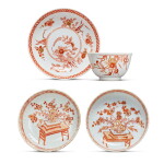 A RARE MEISSEN TEABOWL AND SAUCER AND TWO CHINESE FLUTED SAUCERS CIRCA 1735-40 AND QING DYNASTY, KANGXI PERIOD | 約1735-40年 邁森礬紅描金小盃連盞一套 清康熙 礬紅描金菊瓣小盤兩件
