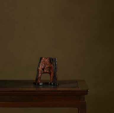 View full screen - View 1 of Lot 1509. A zitan burlwood 'elephant trunk' table screen, Ming - Qing dynasty, 16th - 17th century | 明至清十六至十七世紀 紫檀兼癭皮象鼻硯屏.