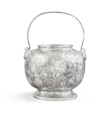 View full screen - View 1 of Lot 55. A Chinese silver small bucket, 19th century | Petit seau en argent, Chine, XIXe siècle.