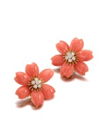 'Rose de Noël' Pair of Coral and Diamond Ear Clips | 梵克雅寶 | 'Rose de Noël' 珊瑚 配 鑽石耳夾一對