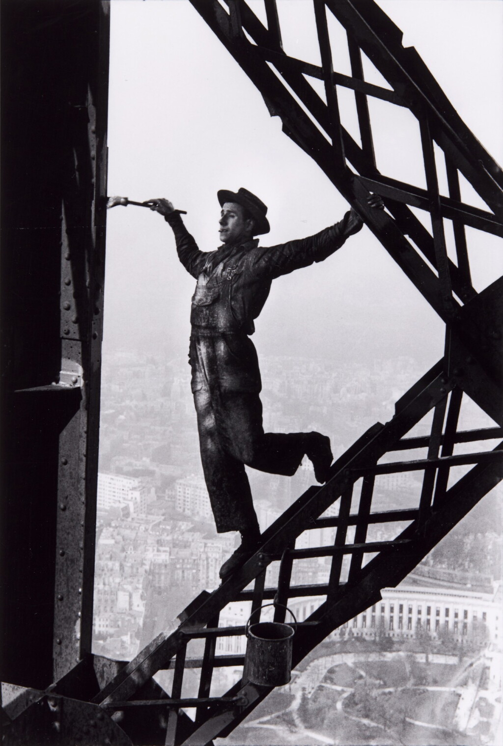 View full screen - View 1 of Lot 34. Le peintre de la Tour Eiffel.