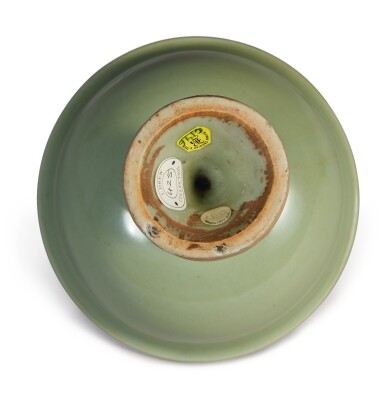 A 'LONGQUAN' CELADON-GLAZED STEM BOWL, YUAN / MING DYNASTY