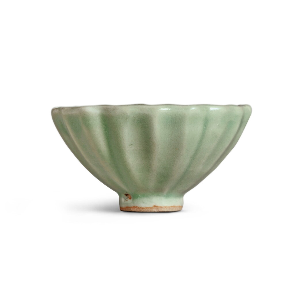 View full screen - View 1 of Lot 671. A 'Longquan' celadon-glazed foliate cup, Southern Song dynasty | 南宋 龍泉窰青釉花式盌.