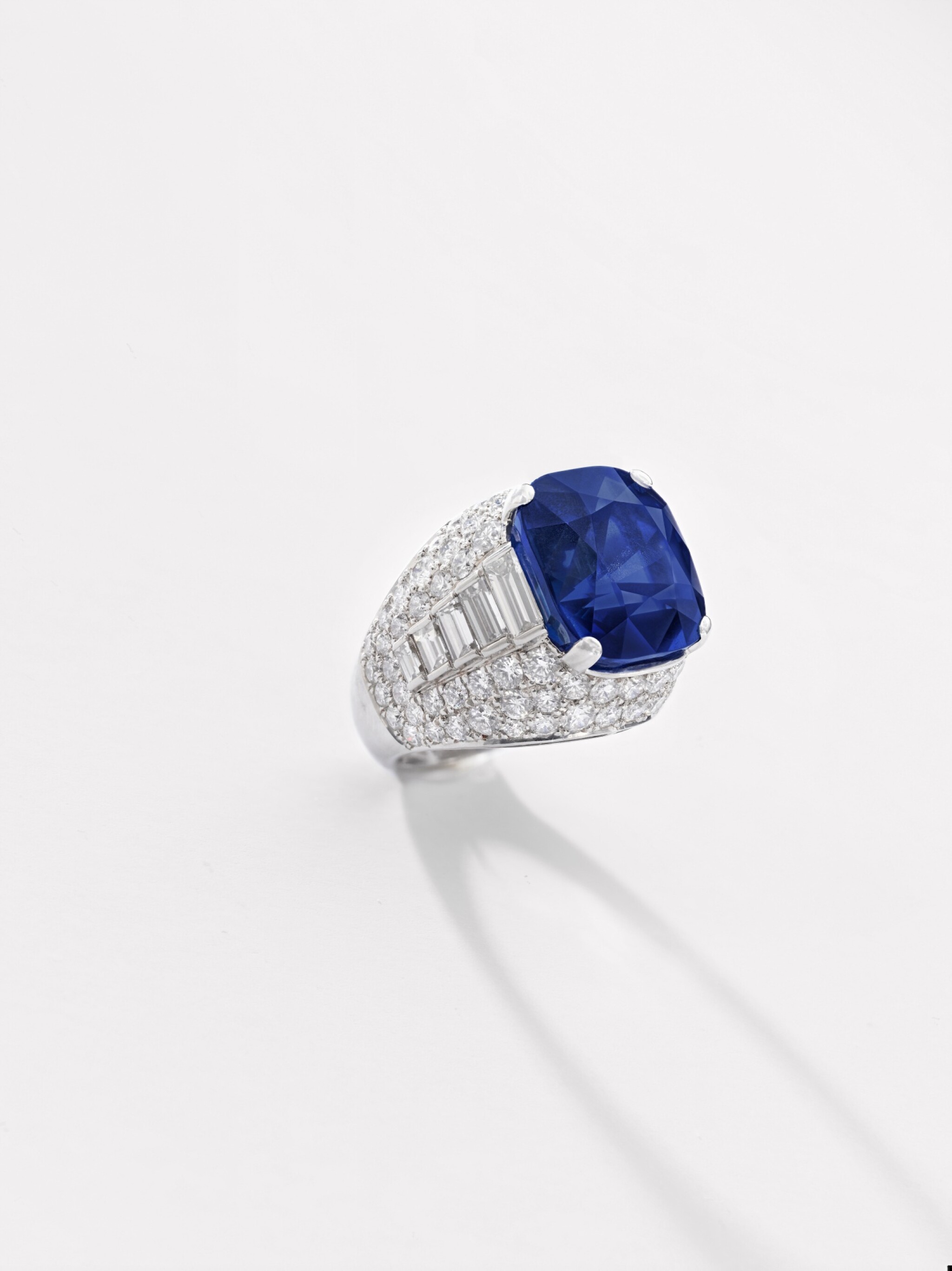 Sapphire and diamond ring, 'Trombino' 寶格麗 藍寶石及鑽石 'Trombino' 戒指